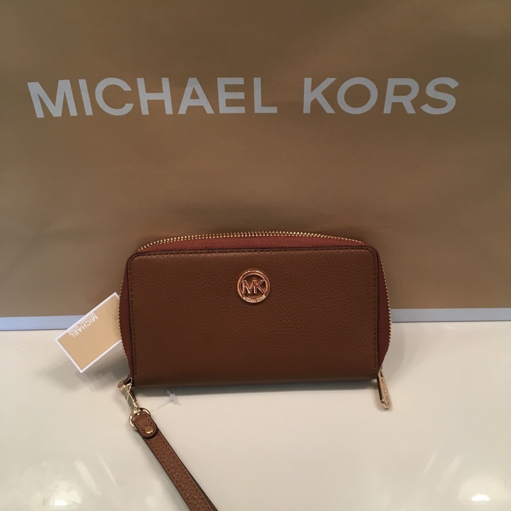 Michael kors wristlet NWT